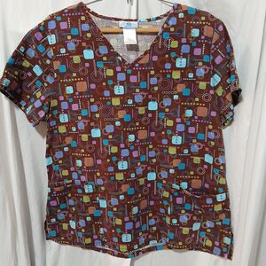 sb scrub top size M brown with circles and squares vet med peds